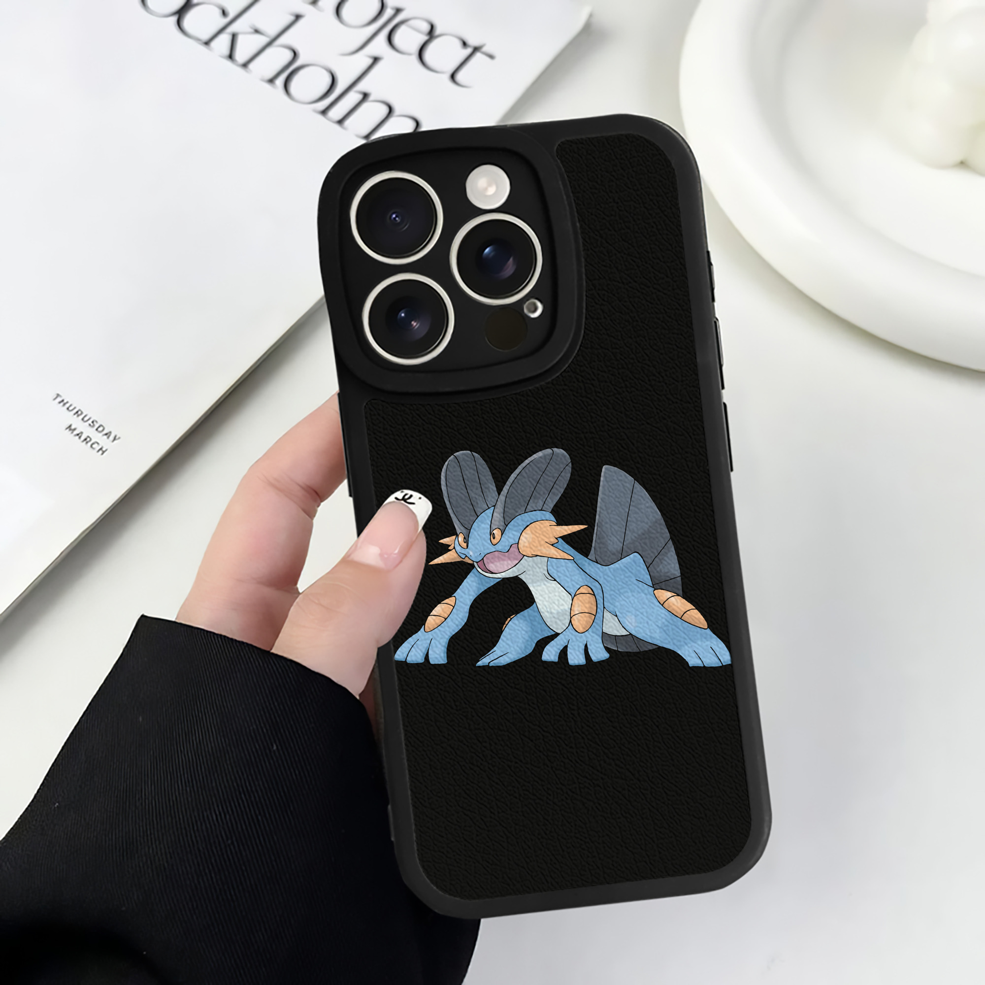（画像用） ポケットモンスター Pokémon 【iPhone 16シリーズ対応】シリコンスマホケース（レザー調） 材質：シリコン